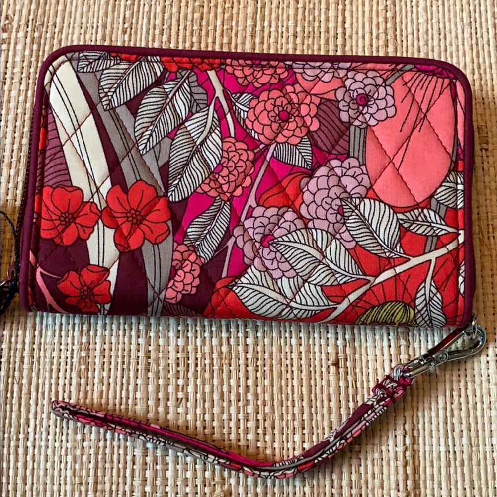 Vera Bradley grab and go wristlet. NWT Ret $48